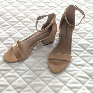 NWOT Amazon Essentials Beige Faux Leather Block Heels Size 8 Women's 2" Heel